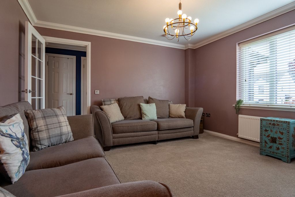 Property photo 2 of 31