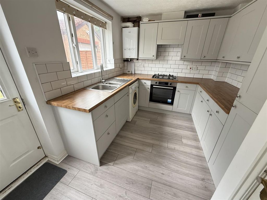 Property photo 2 of 17 Kitchen