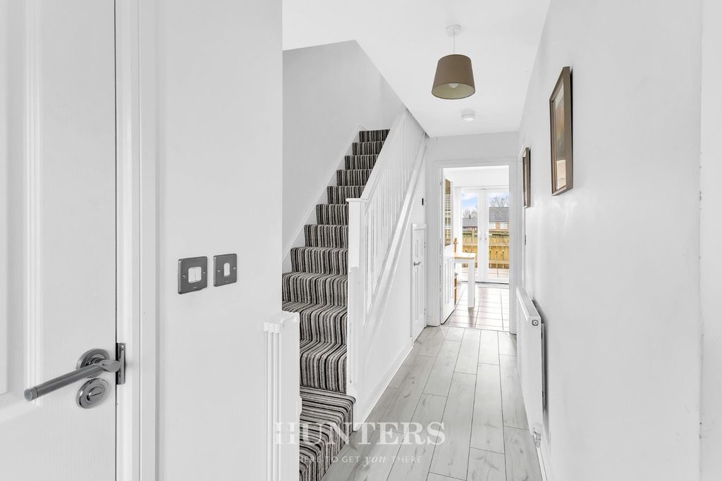 Property photo 2 of 20 Brandlehow Road (18).Jpg