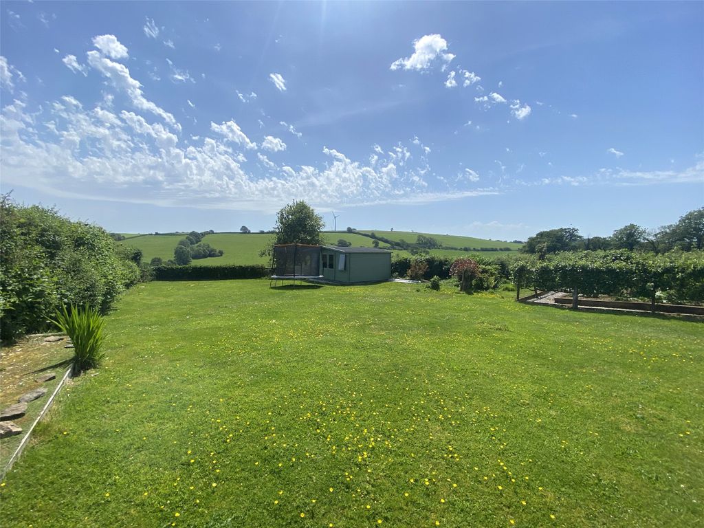 Property photo 3 of 21 Picture No. 03