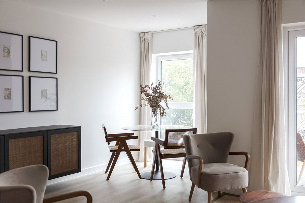 Property photo 1 of 6 Show Home