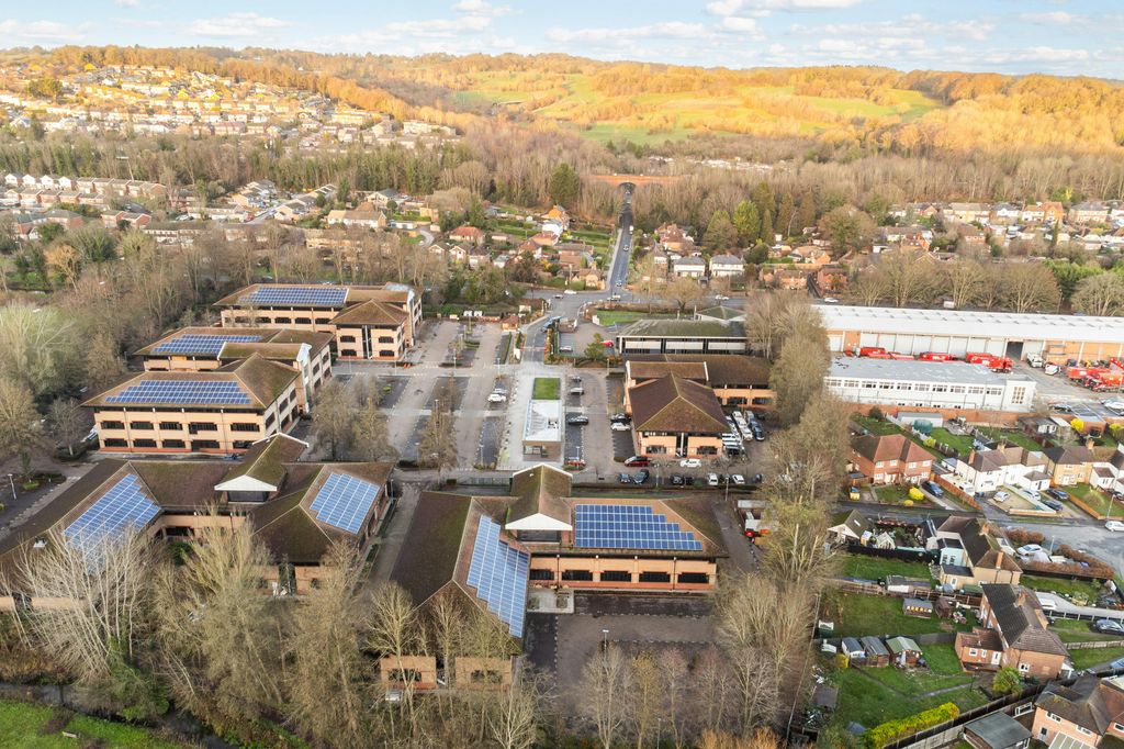 Property photo 2 of 29 101879_Hampden-Court-Kingsmead-Business (12).Jpg