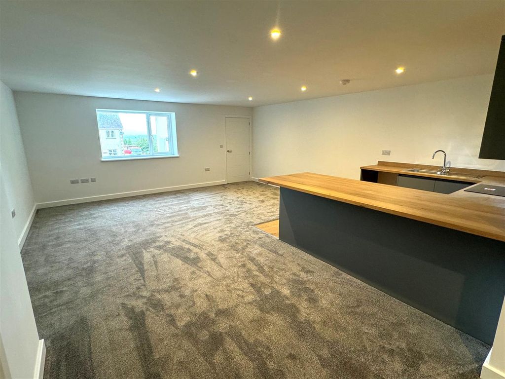 Property photo 3 of 10 1 Rowan Lounge