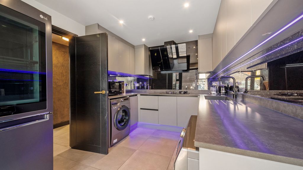 Additional image 14 of 6 bed detached house for saleWithybrook Road Bulkington Bedworth, Warwickshire CV12