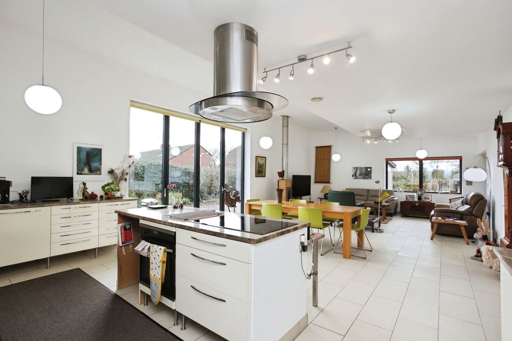 Property photo 3 of 17 Pbox-Img.Jpg