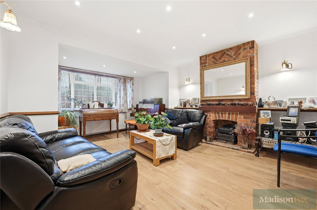 Property photo 3 of 31 Picture No. 23