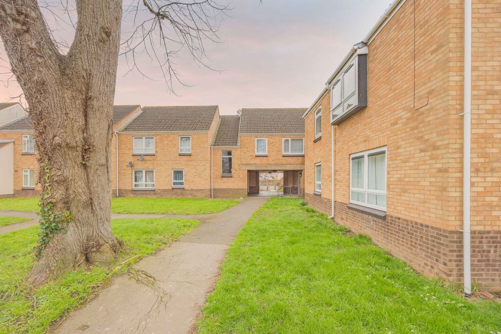 Property photo 1 of 11 Ewemovetaunton Wellesley Street (9)