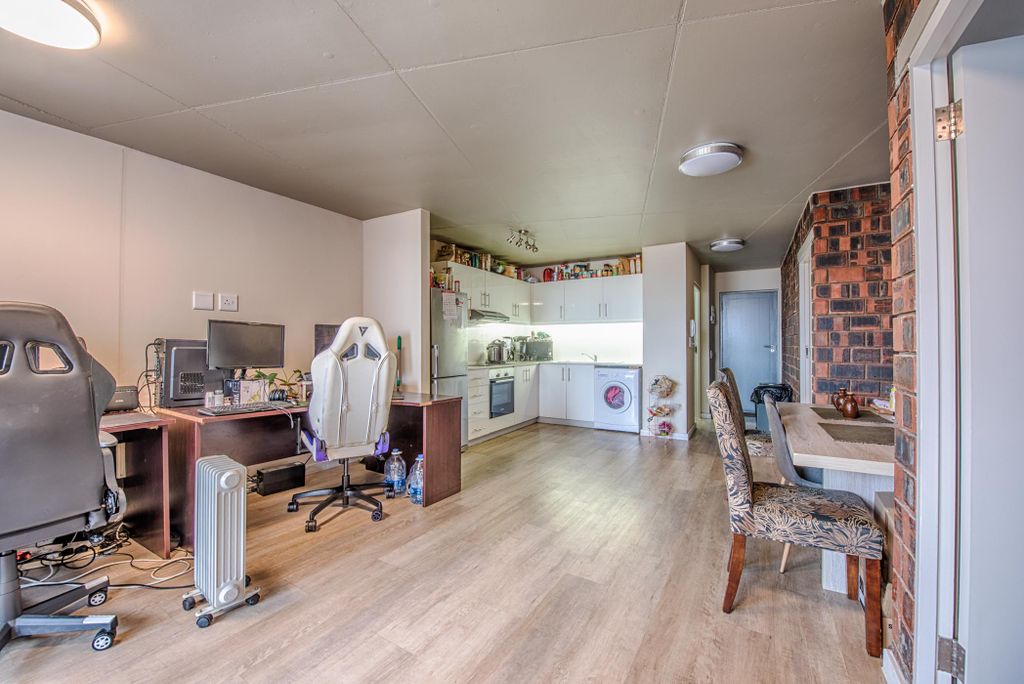 Property photo 2 of 18 Kw1735684