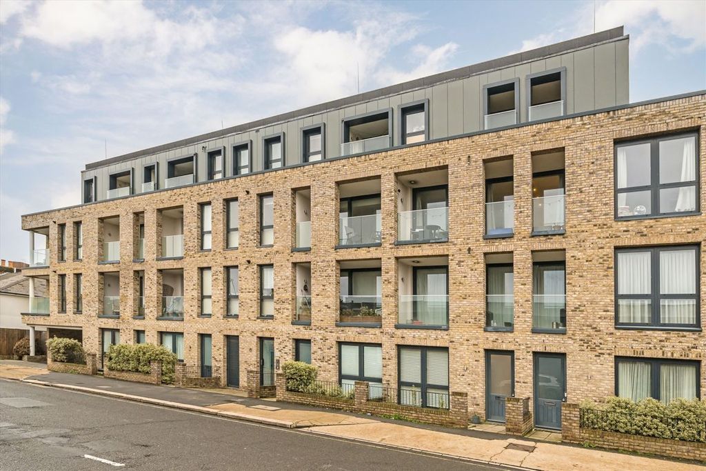 Property photo 1 of 9