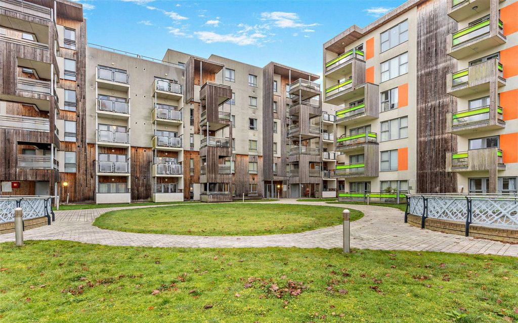 Property photo 1 of 8 Front