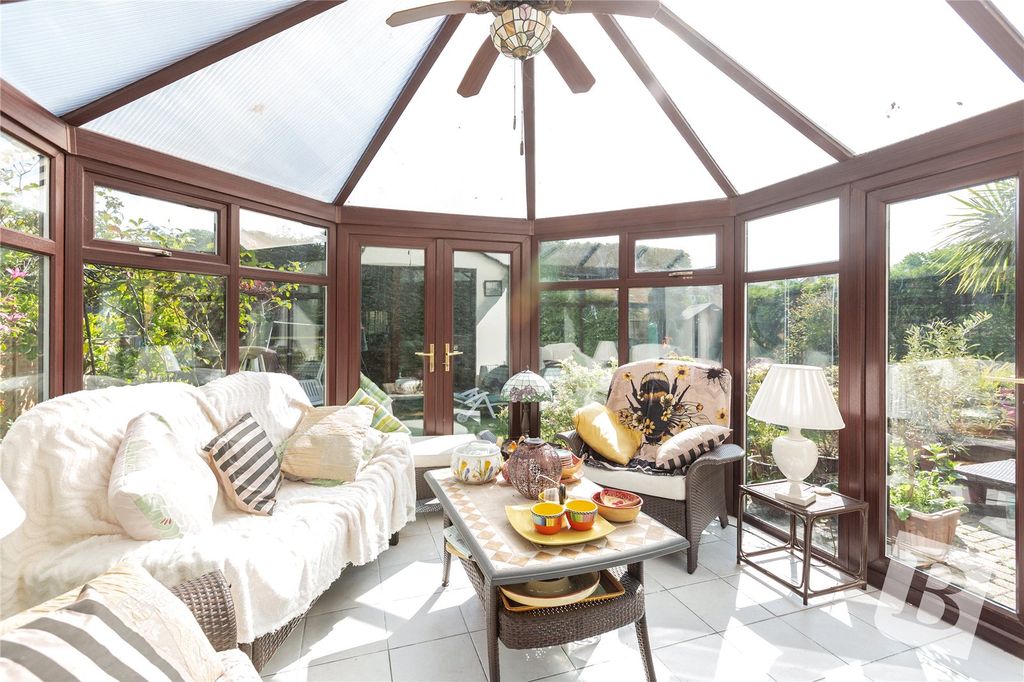 Property photo 3 of 19 Conservatory