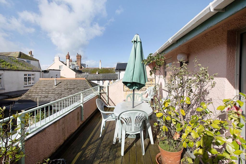 Property photo 3 of 24