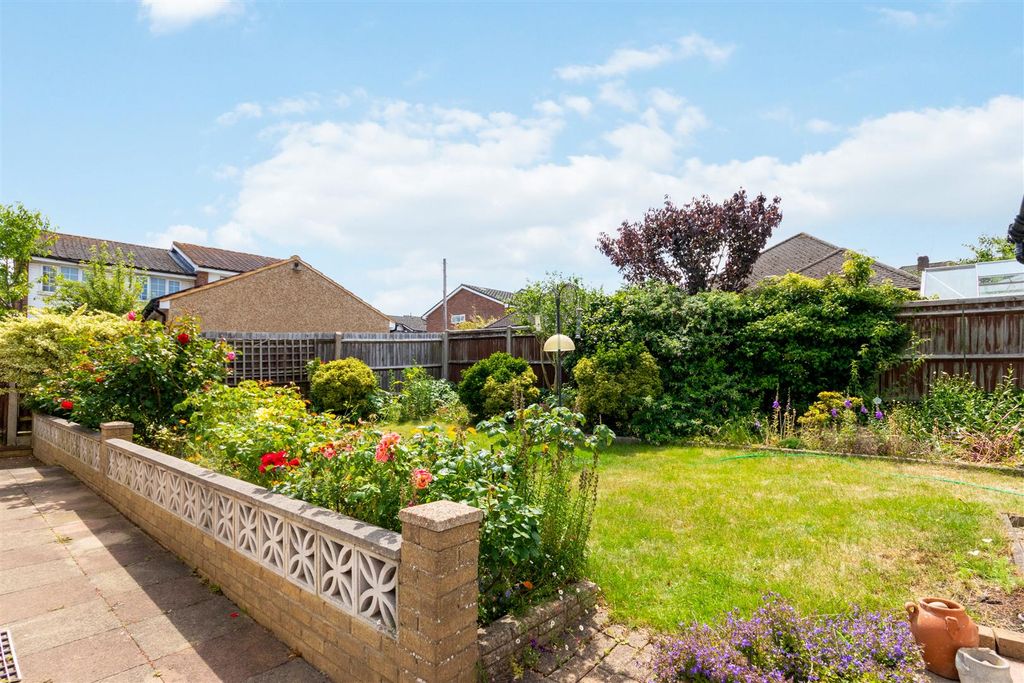 Property photo 3 of 12 Wandle Road