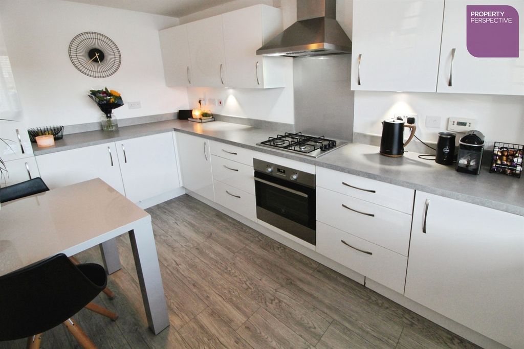 Property photo 3 of 14 Dining Kitchen