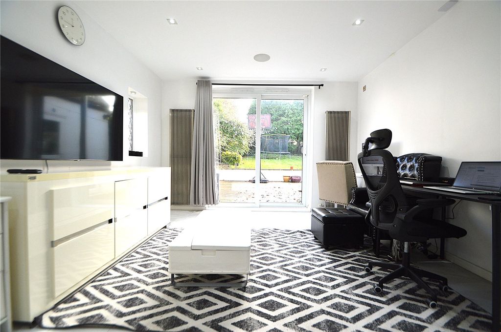 Property photo 1 of 28 Picture No. 32