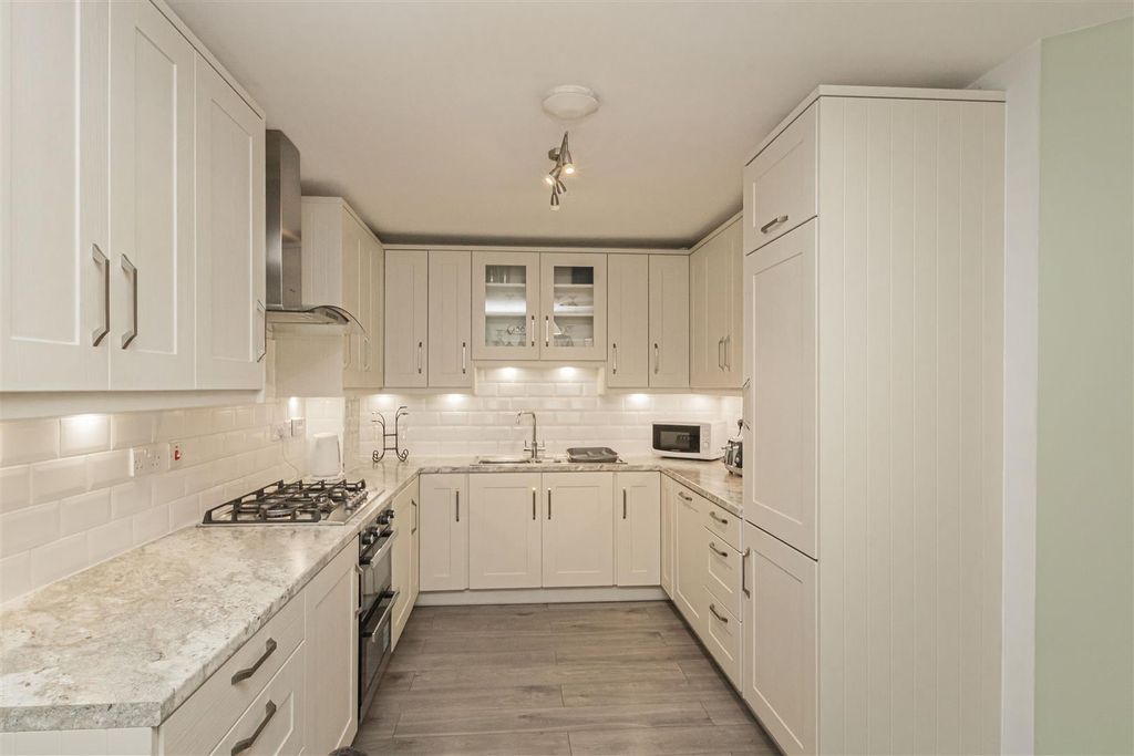 Property photo 2 of 15 6_64216.Jpg