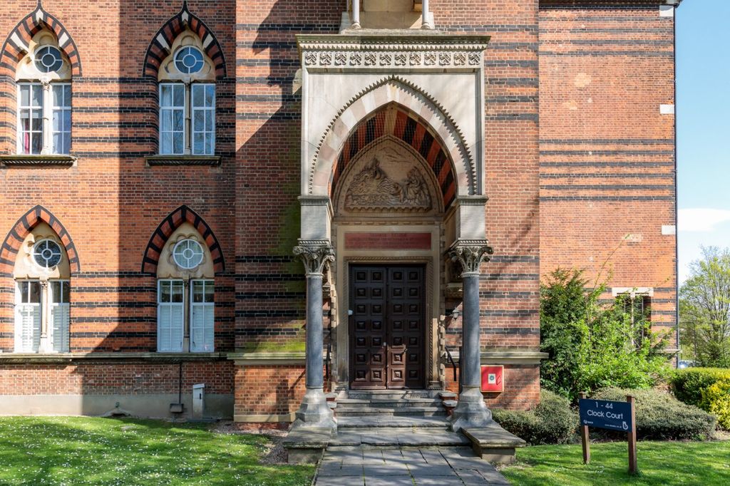 Property photo 1 of 21 External