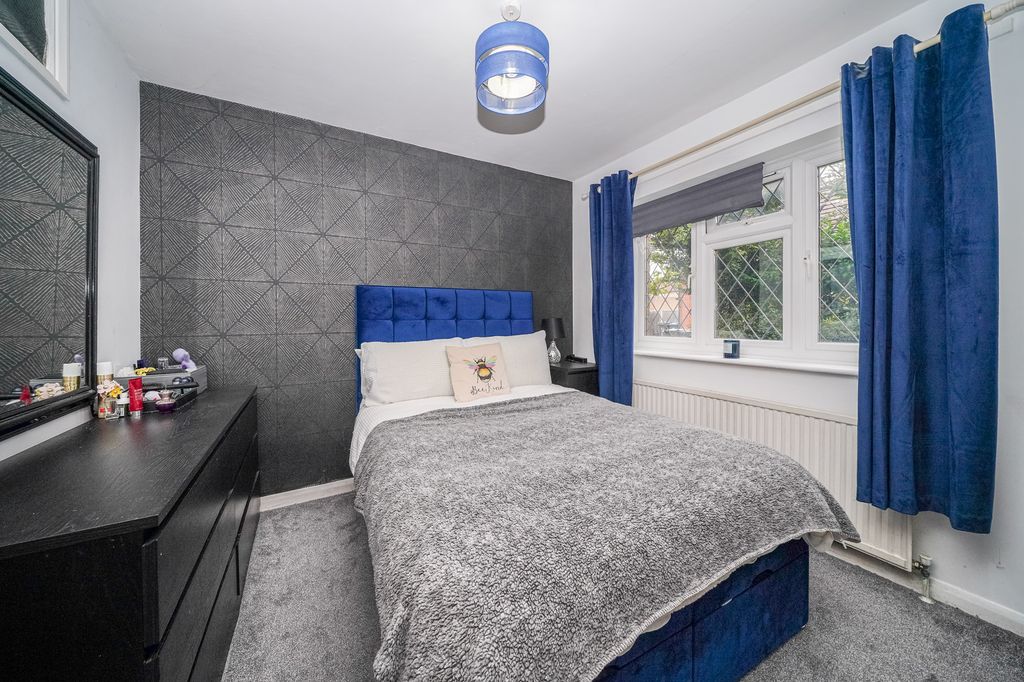 Property photo 3 of 8 4-Rutland-Gardens-1002