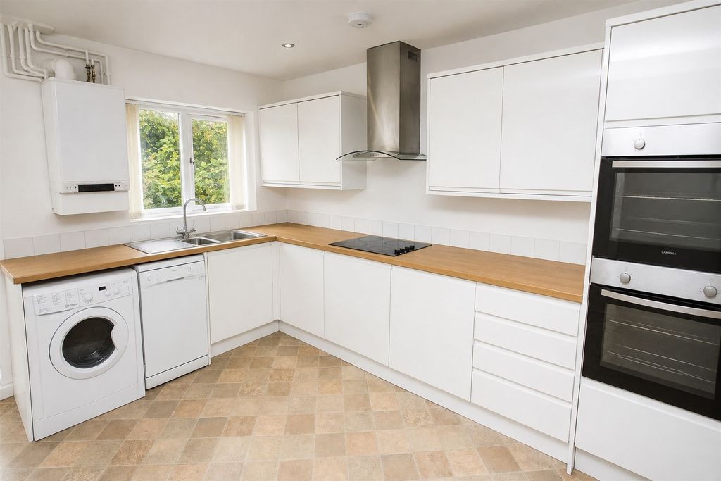 Property photo 2 of 17 Approach