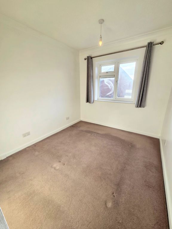 Property photo 2 of 12 Room