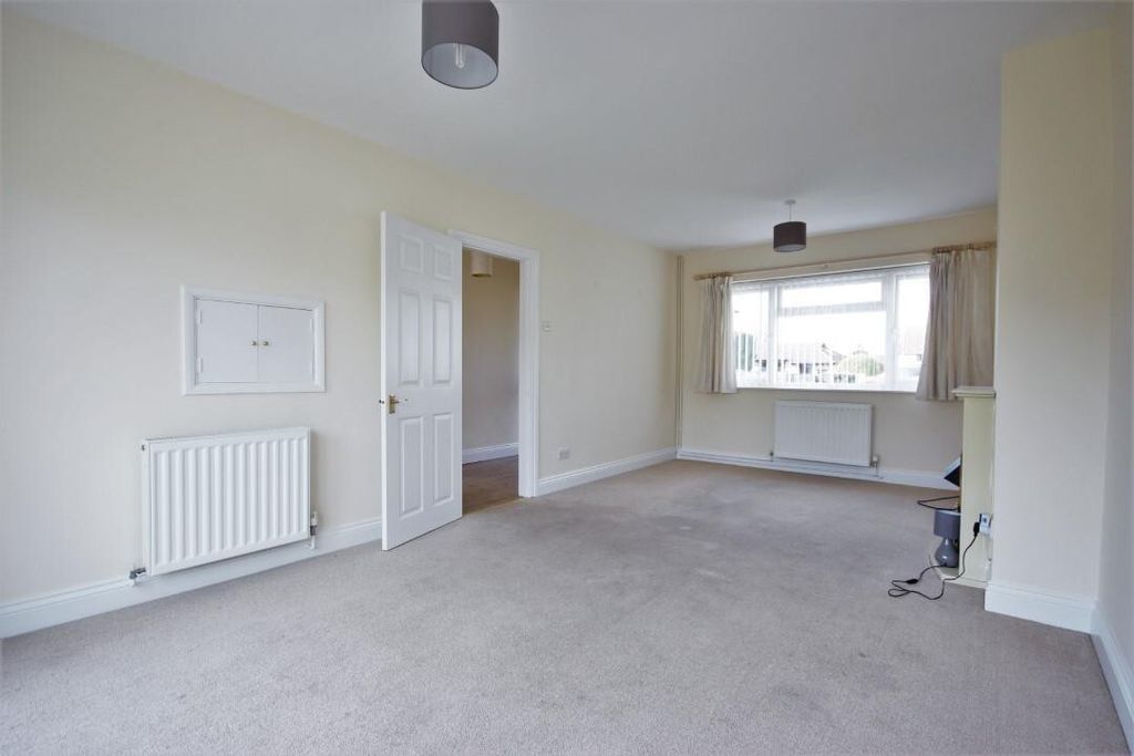 Property photo 2 of 14 Living/Dining Room (