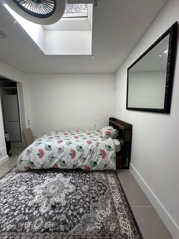 Property photo 2 of 2 Bright, Neatly Presented Bedroom With A Comfortabl...