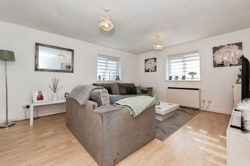 Property photo 3 of 9 Pbox-Img.Jpg