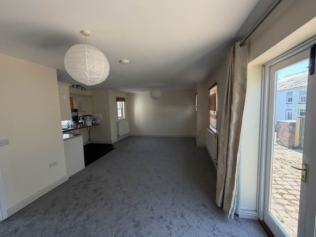 Property photo 3 of 10 Img_4707