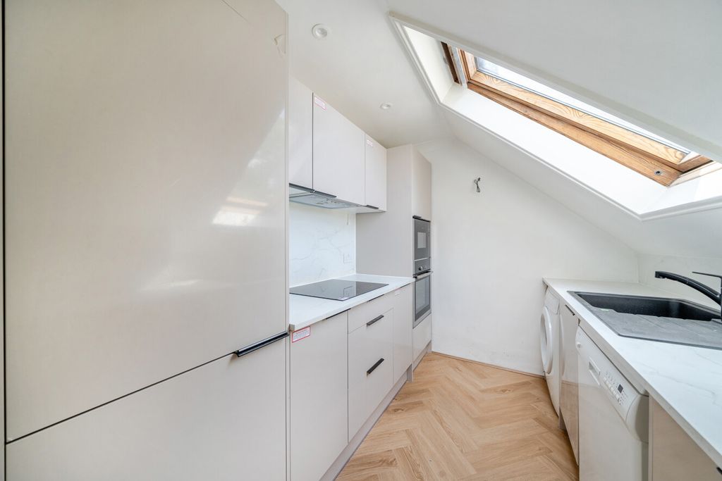 Property photo 3 of 13 1480364-6-6A33c9B...