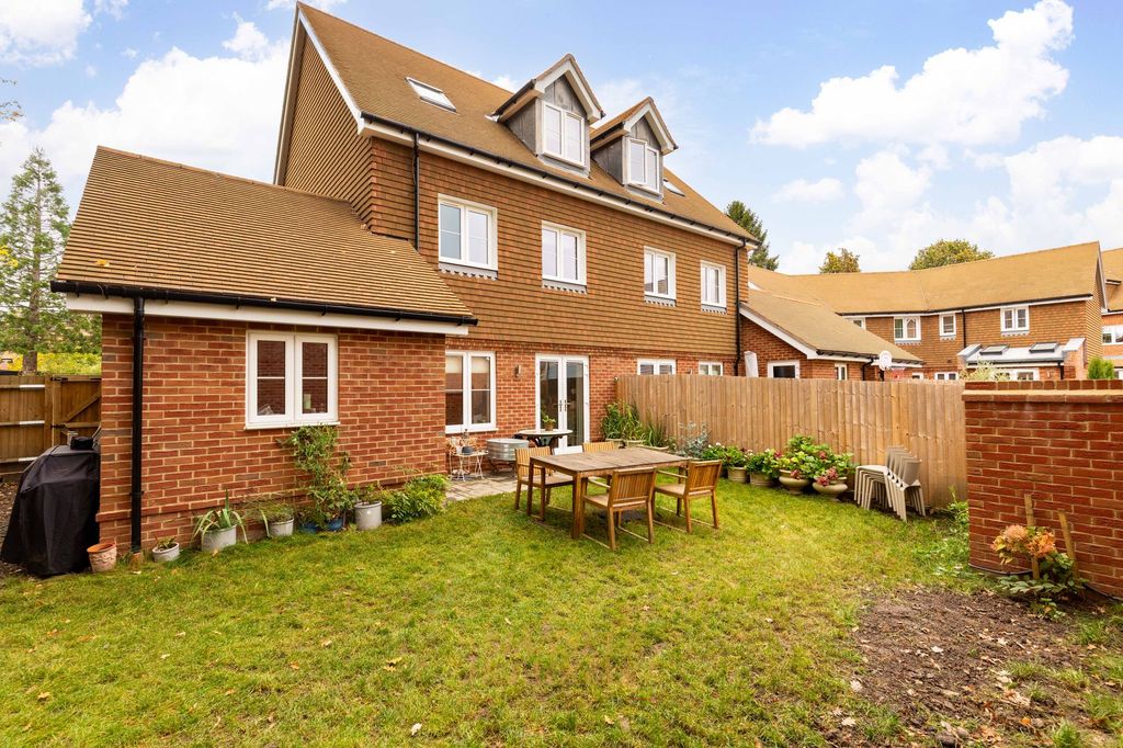 Property photo 2 of 27