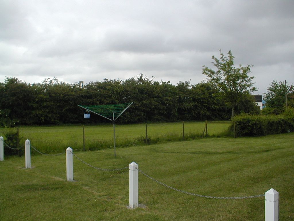 Property photo 2 of 9 Communal Gardens
