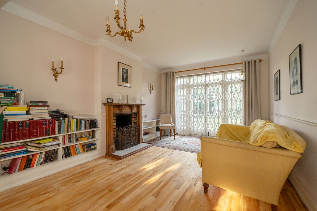 Property photo 2 of 17