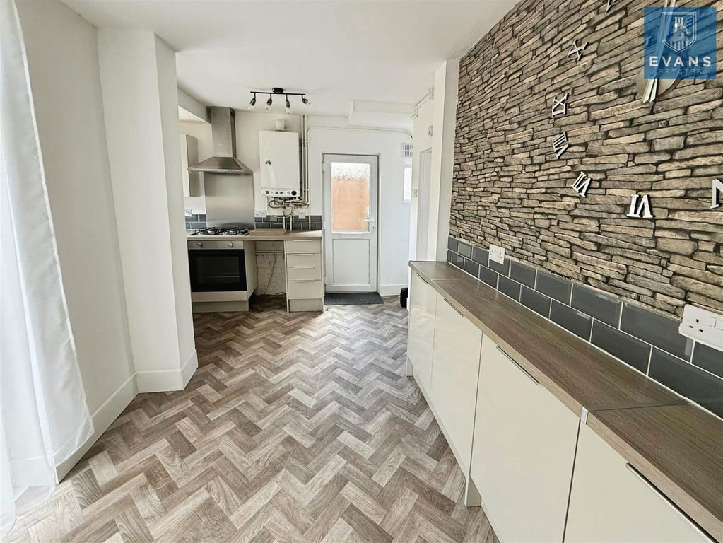 Property photo 2 of 12 Kitchen Diner