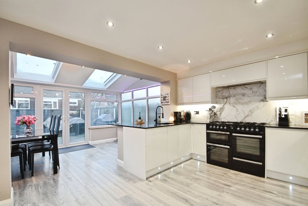 Property photo 2 of 20 Pbox-Img.Jpg