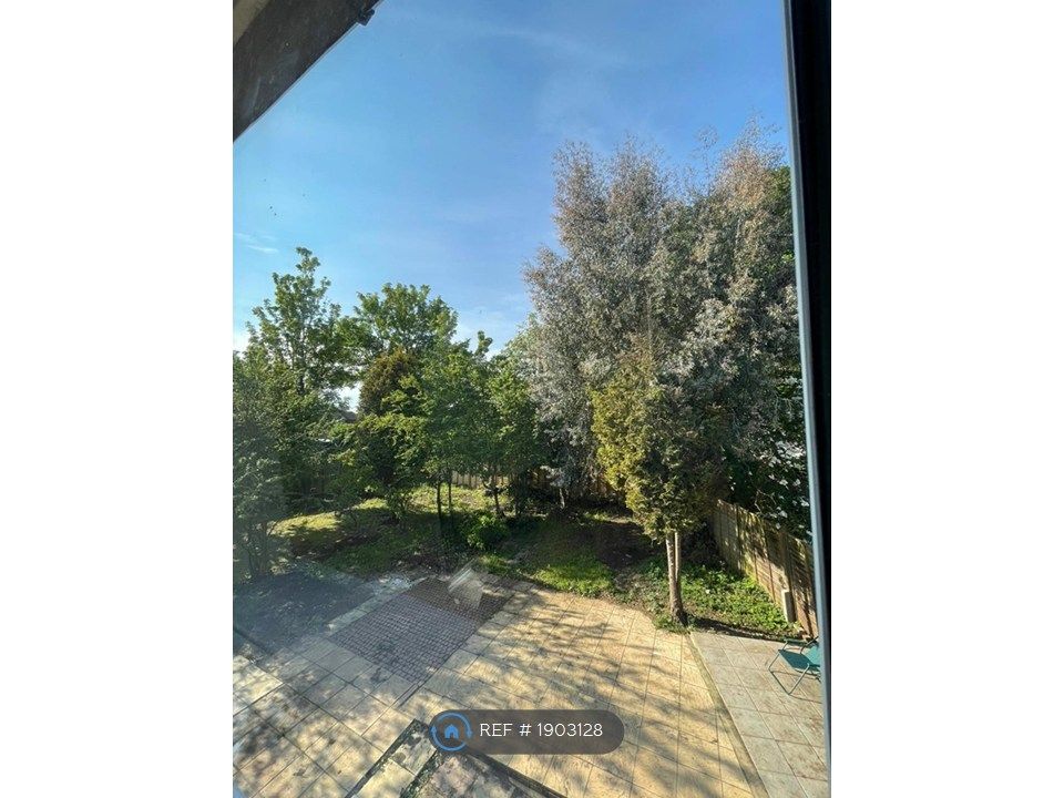 Property photo 1 of 17 Massive Garden