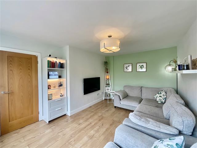 Property photo 3 of 21 Lounge