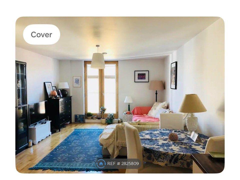 Property photo 1 of 8 Living Room