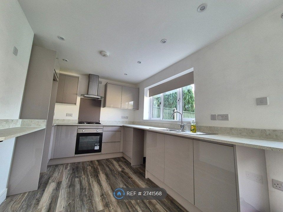 Property photo 3 of 13 Kitchen