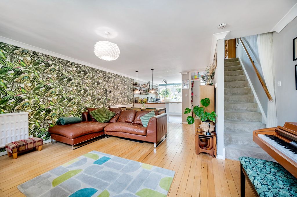 Property photo 2 of 25 5203601