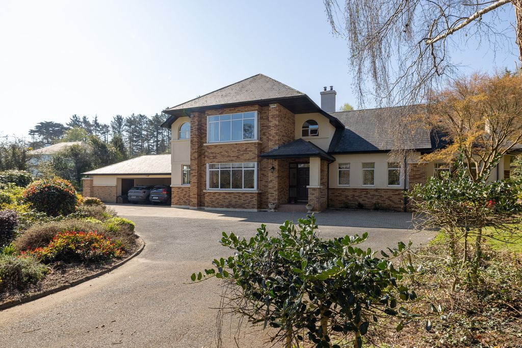 Property photo 2 of 52