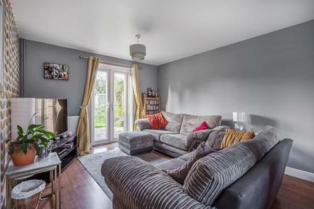 Property photo 1 of 10 Living