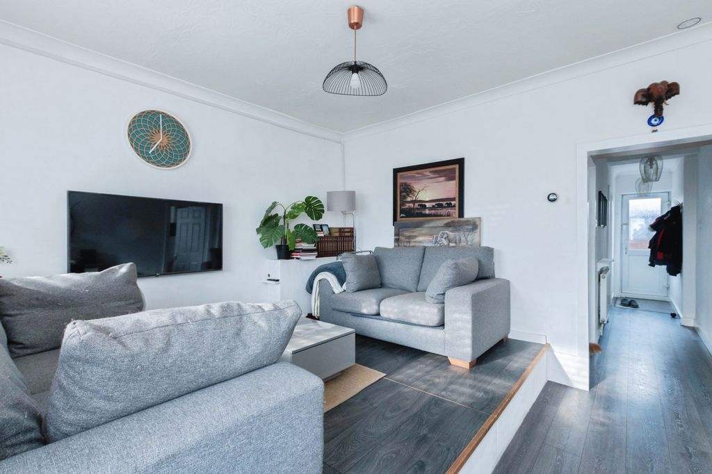 Property photo 3 of 17 Pbox-Img.Jpg