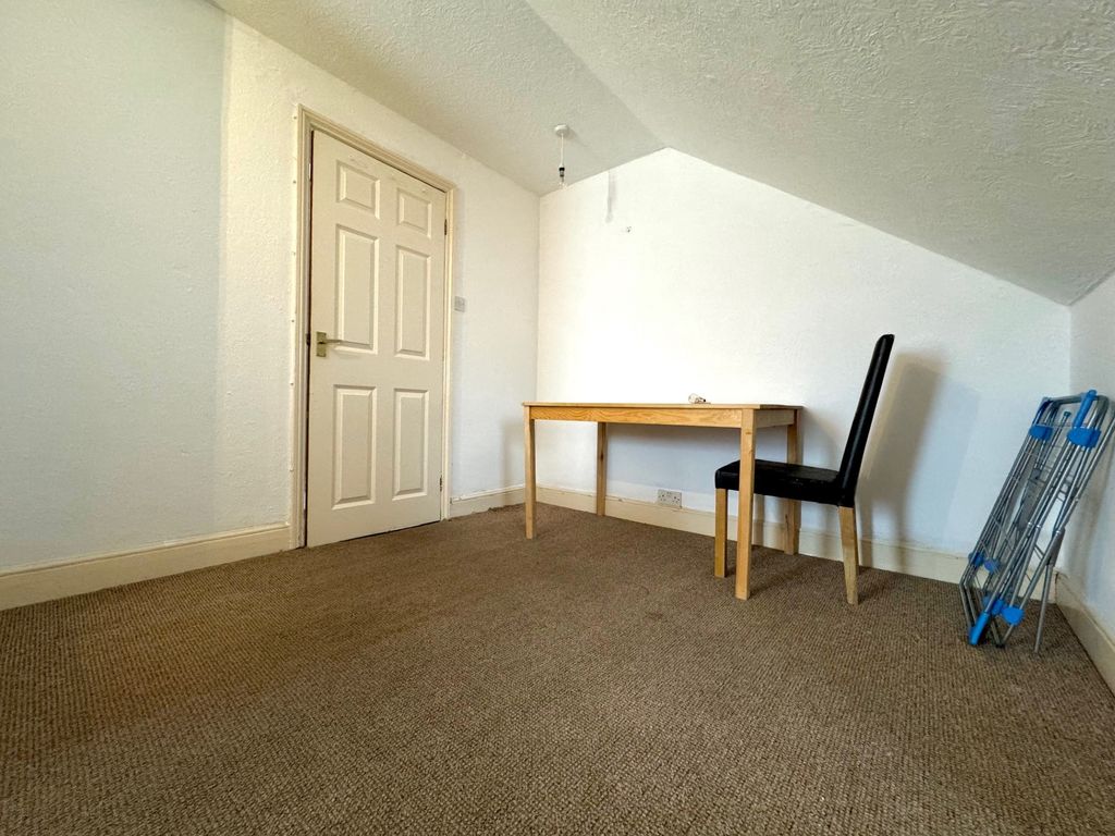 Property photo 2 of 12 Thumbnail_Img_3681