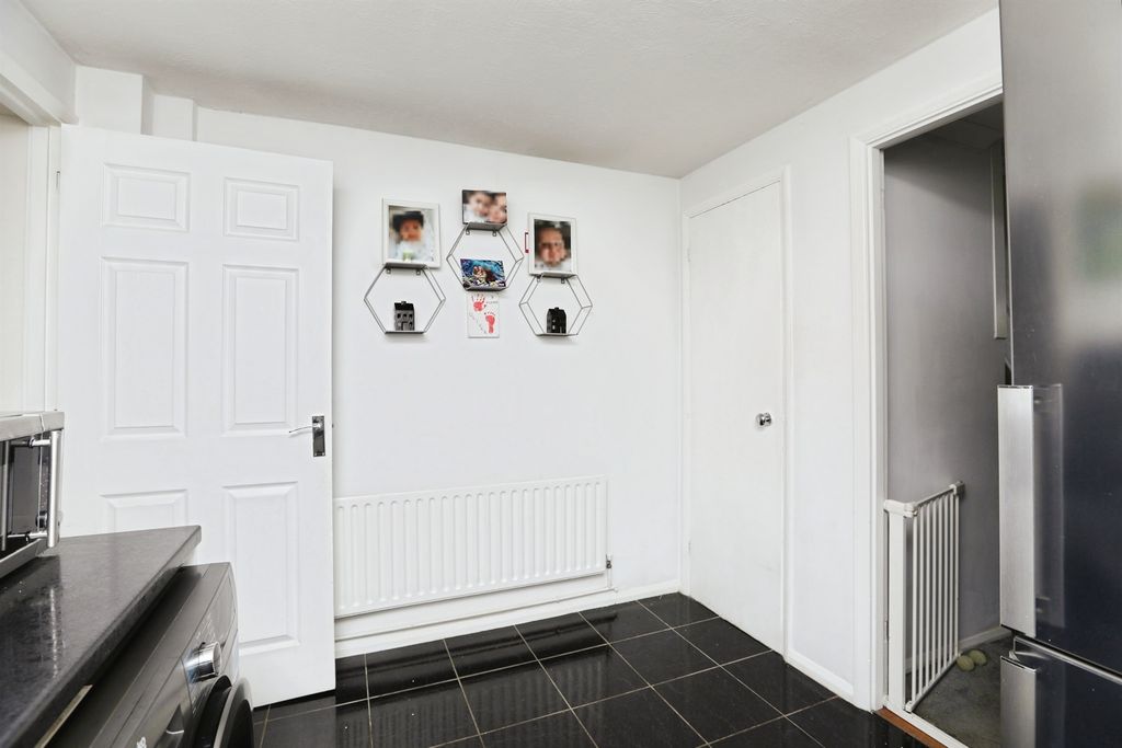 Property photo 3 of 12