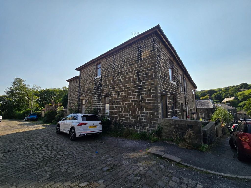 Property photo 2 of 10 Side