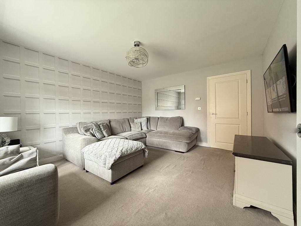 Property photo 3 of 34