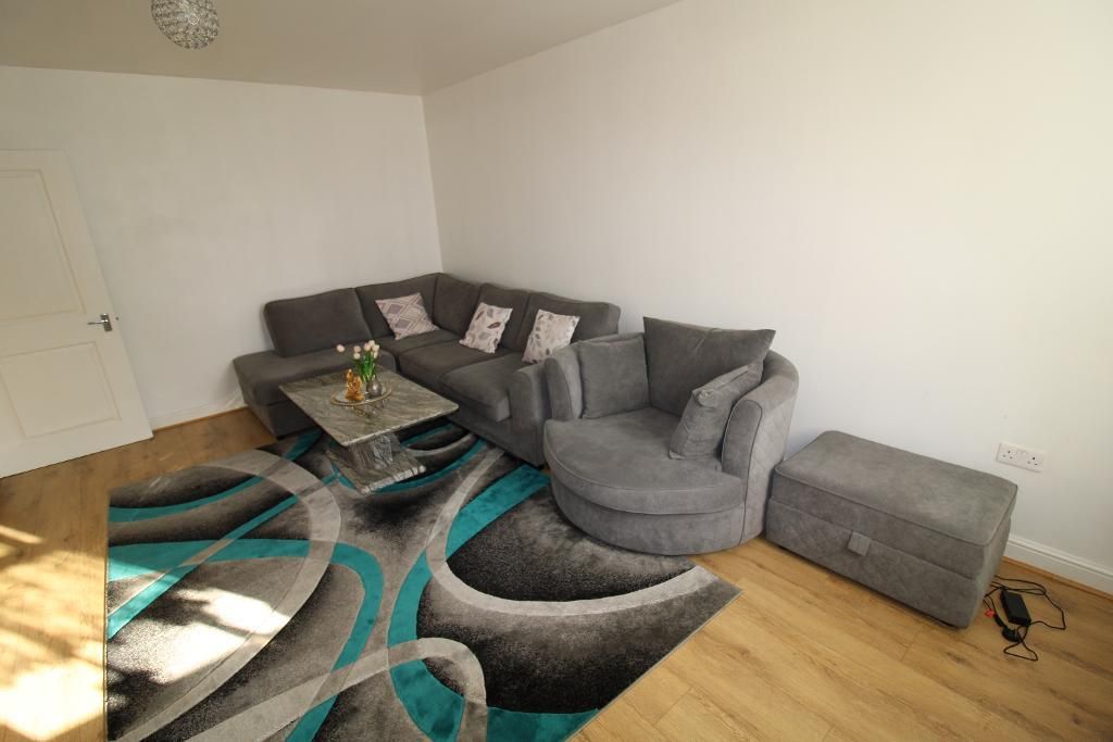 Property photo 3 of 8 Lounge / Diner
