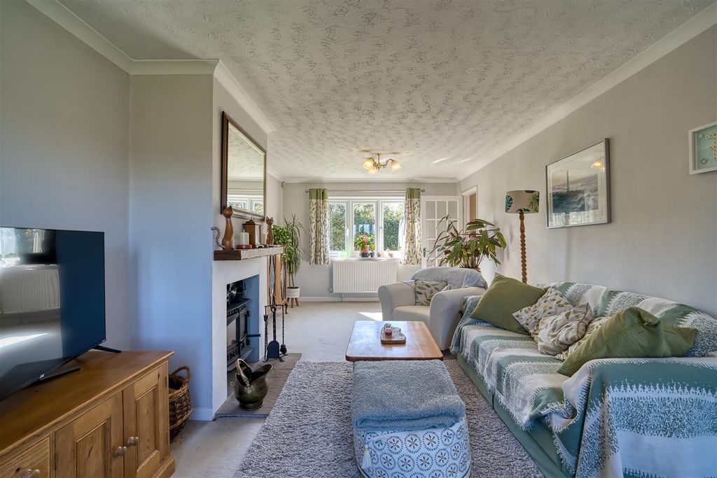 Property photo 3 of 10 Sitting Room