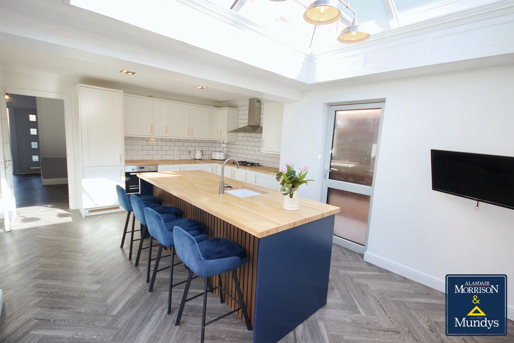 Property photo 3 of 18 Kitchen Breakfast Room