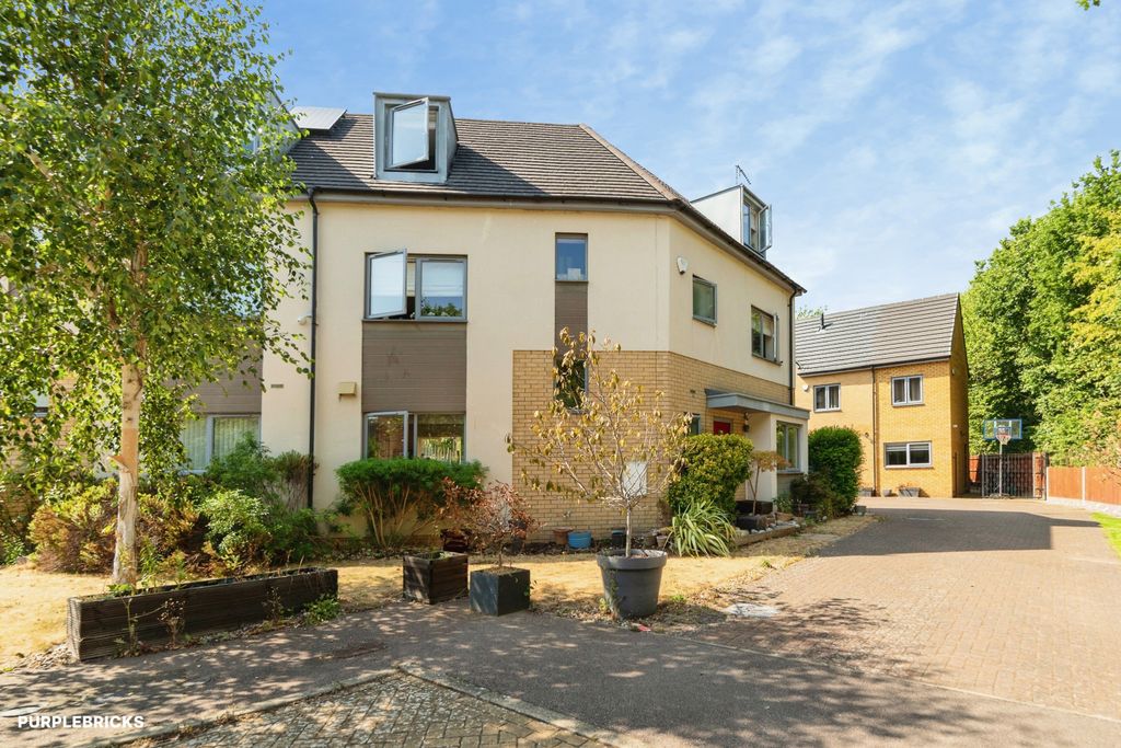 Property photo 3 of 39